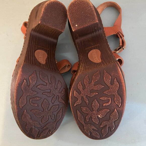 Born Tan Sandals with Chunky Heel and Adjustable Straps - Picture 8 of 12